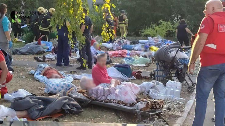 У Сумах ворог вдарив по Геріатричному пансіонату, де перебували 211 людей похилого віку (відео)