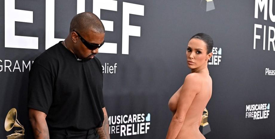 Kanye West and Bianca Censori were ejected from the Grammy ceremony following their surprising appearance (video).