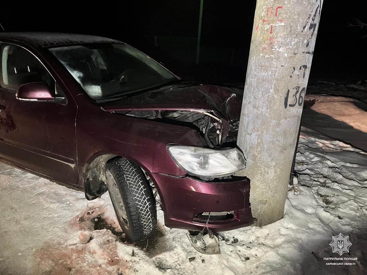 A drunk driver crashed into a pole and offered the police money to cover up the incident.