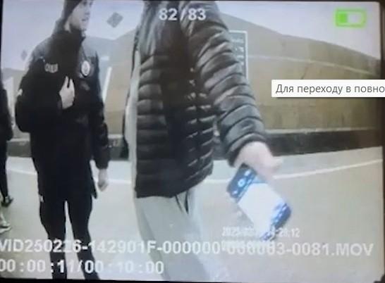 Сварився та напав на поліцейських – в метро Харкова затримали агресора.