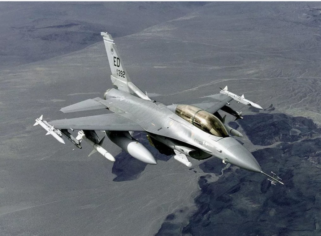 истребитель F-16